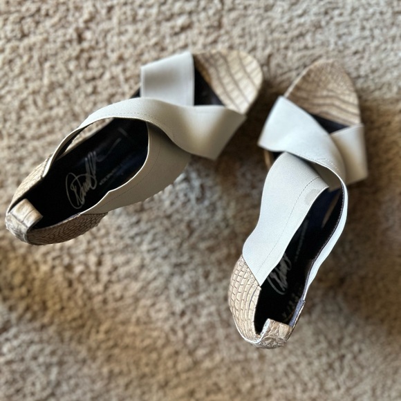 Donald Pliner Platform Tan Snakeskin Heels w Adjustable Straps 7 - Picture 10 of 13